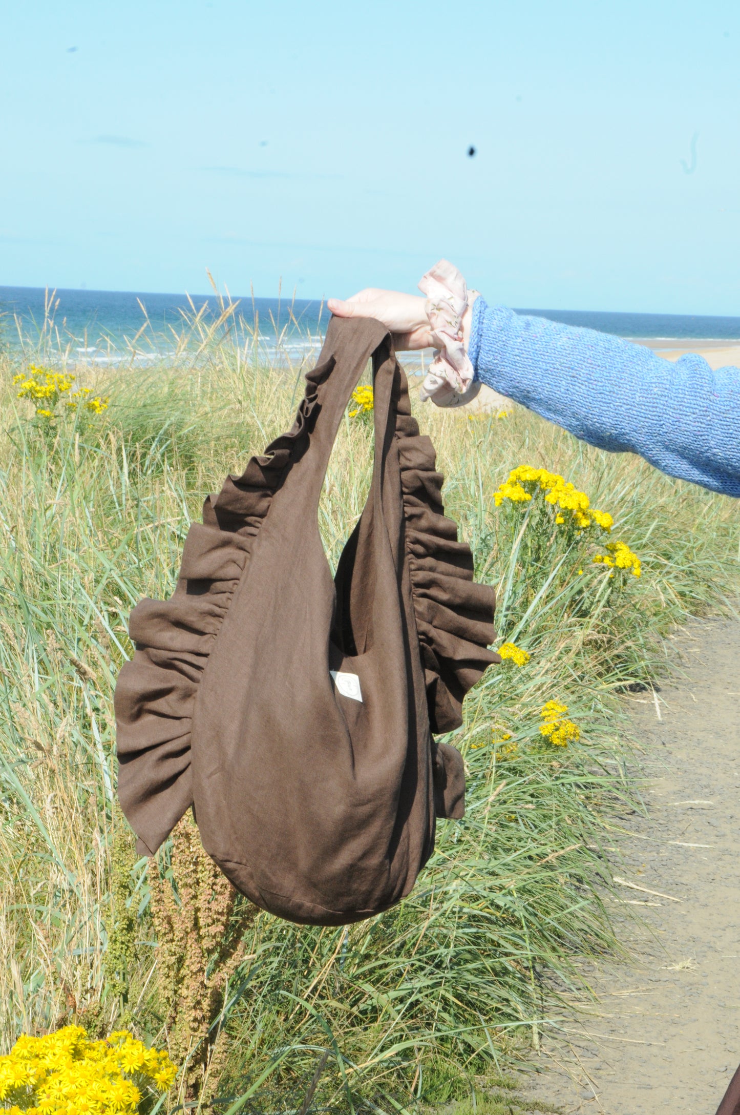 Slouchy Ruffle Bag in Chocolate
