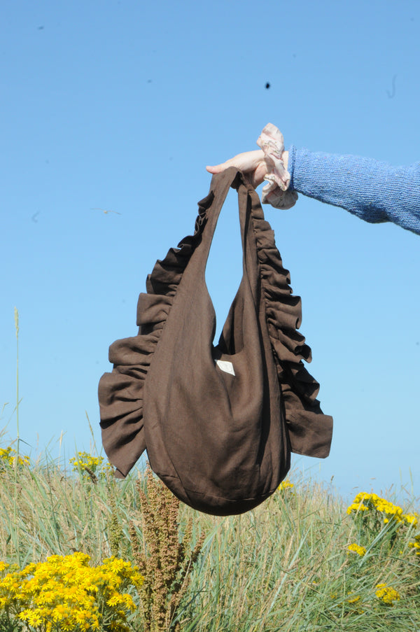 Slouchy Ruffle Bag in Chocolate