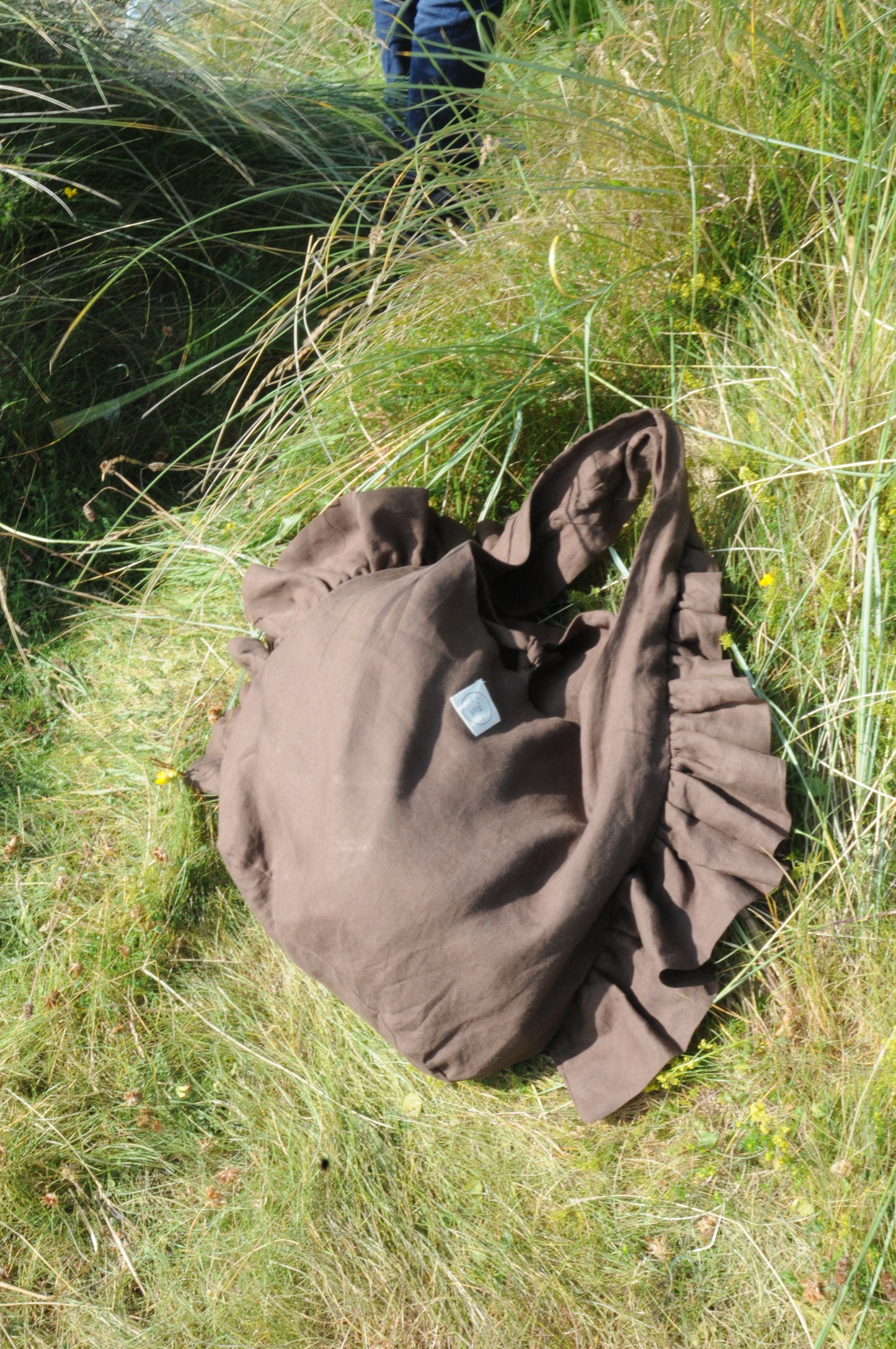 Slouchy Ruffle Bag in Chocolate