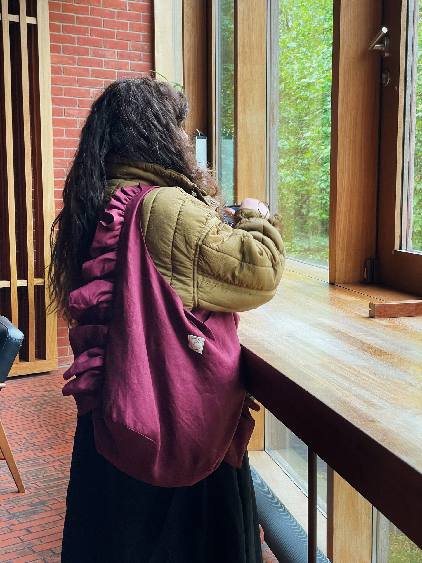 Slouchy Ruffle Bag in Açai